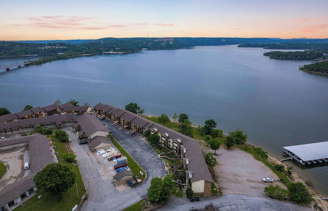 Lakefront Oasis Amazing Views! - Photo 38