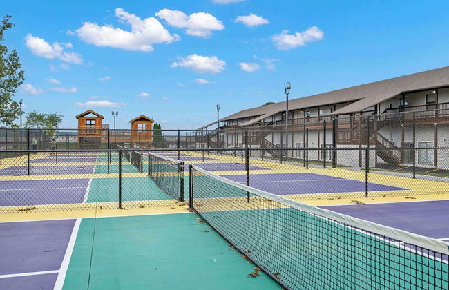 Lakefront Oasis Amazing Views! - Photo 18