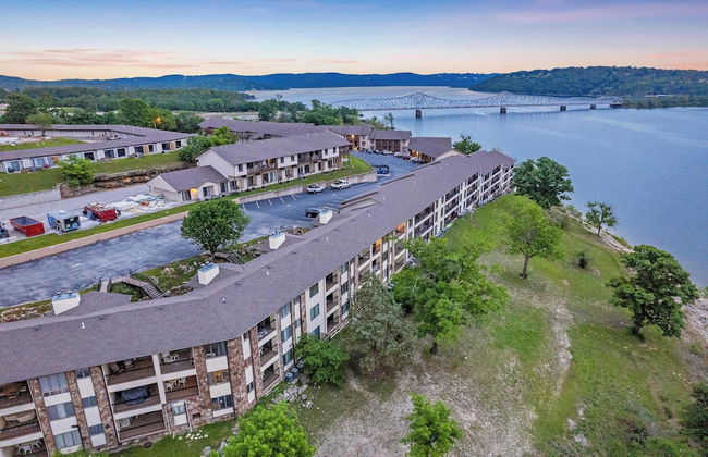 Lakefront Oasis Amazing Views! - Photo 36