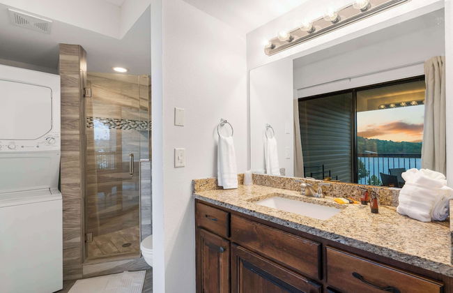 Lakefront Oasis Amazing Views! - Photo 8