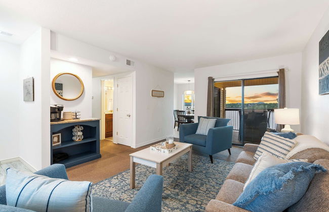 Lakefront Oasis Amazing Views! - Photo 1