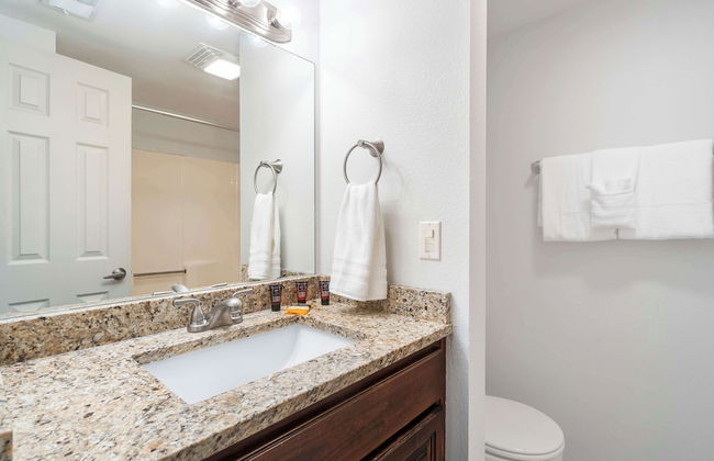 Lakefront Oasis Amazing Views! - Photo 9