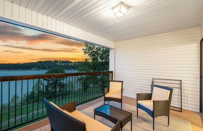 Lakefront Oasis Amazing Views! - Photo 15