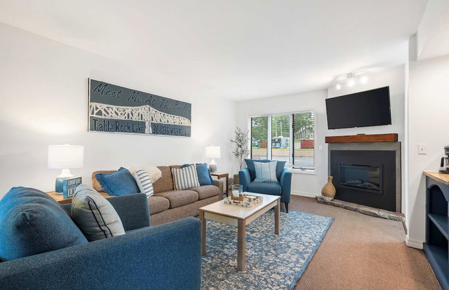 Lakefront Oasis Amazing Views! - Photo 6