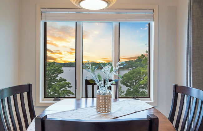 Lakefront Oasis Amazing Views! - Photo 2