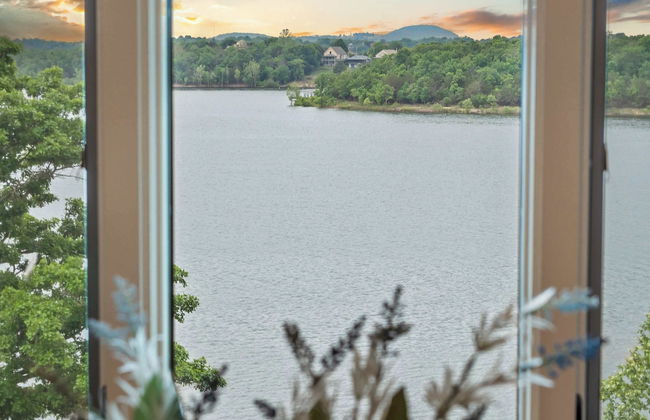 Lakefront Oasis Amazing Views! - Photo 28