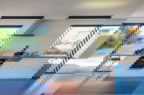 Photo 5 - Wharetana Bay Villa with beach walkway