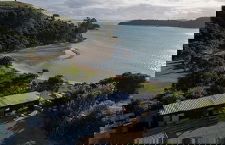 Photo 2 - Wharetana Bay Villa with beach walkway