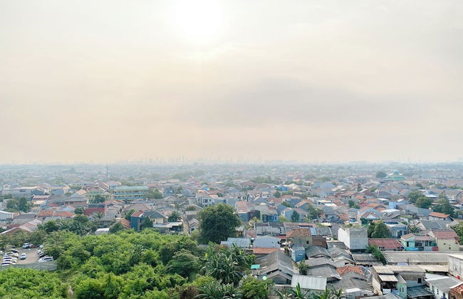 Homey and Minimalist Studio LRT City Jatibening Apartment - Photo 20