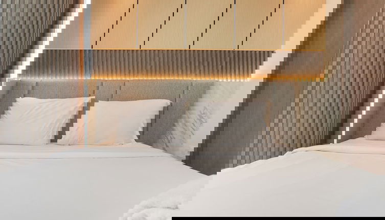 Photo 1 - Modern Look And Comfy 2Br Gold Coast Apartment