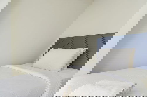 Foto 4 - Modern Look And Comfy 2Br Gold Coast Apartment