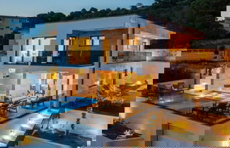 Foto 1 - Luxury Villa With Swimming Pool and Sauna