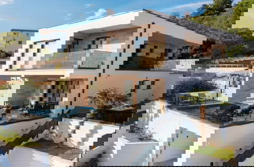Foto 29 - Luxury Villa With Swimming Pool and Sauna
