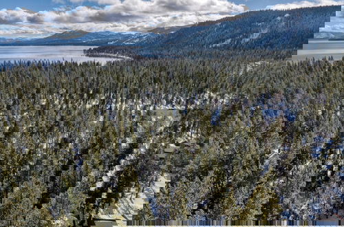 Photo 3 - Ward Creek by Avantstay 5 Min Walk to Lake, Deck