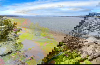 Foto 1 - Colonial Bluff House Above the Sea by Avantstay