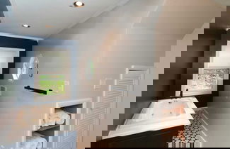 Foto 3 - Honeycomb Hideaway by Avantstay Rustic Retreat