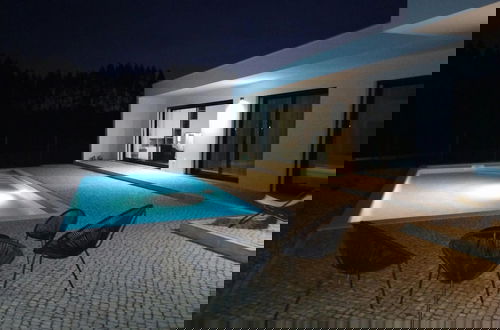Foto 22 - Lavish Holiday Home With Private Pool
