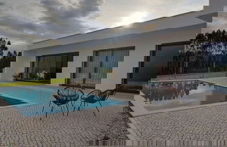 Foto 1 - Lavish Holiday Home With Private Pool