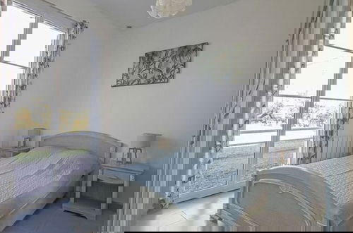 Foto 5 - Bright Holiday Home With Garden