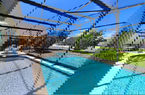 Foto 3 - Peacful Surroundings Pool/spa Games Room! 5 Bedroom Villa by RedAwning