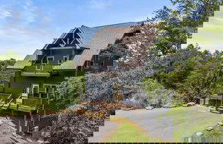 Foto 1 - Modern Cabin w/ Pool, Hot Tub, Games & More!