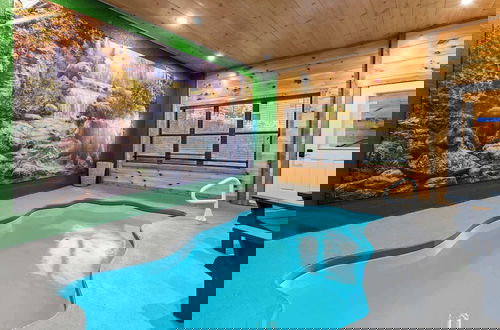 Foto 25 - Modern Cabin w/ Pool, Hot Tub, Games & More!