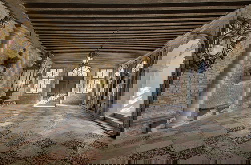 Foto 4 - DOGE Stair