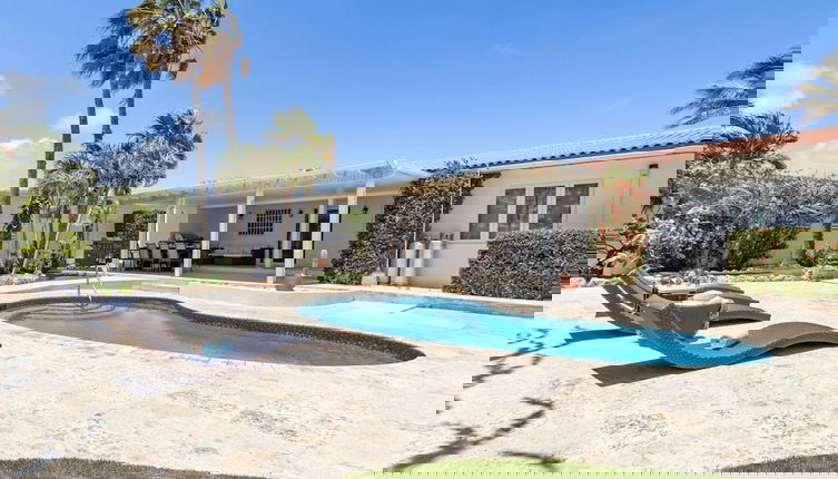 Foto 1 - 4br4ba w Private Pool Walking Distance to Ritz