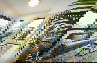 Foto 1 - Stylish 2BR Apt with Balcony and View