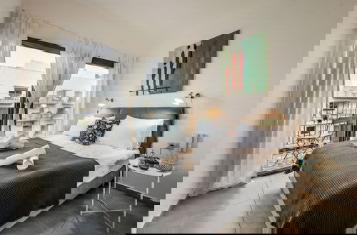Foto 6 - Stylish 2BR Apt with Balcony and View