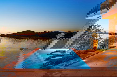 Foto 28 - Sea front Villa Draga - infinity pool