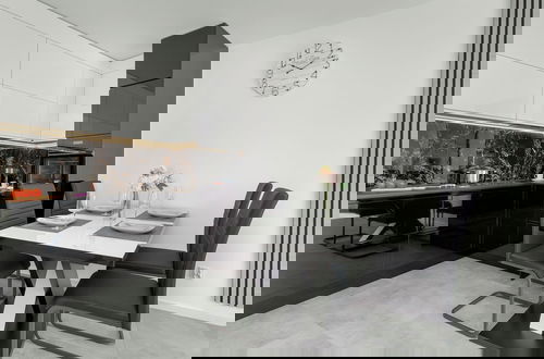 Foto 9 - Apartment With Parking by Renters