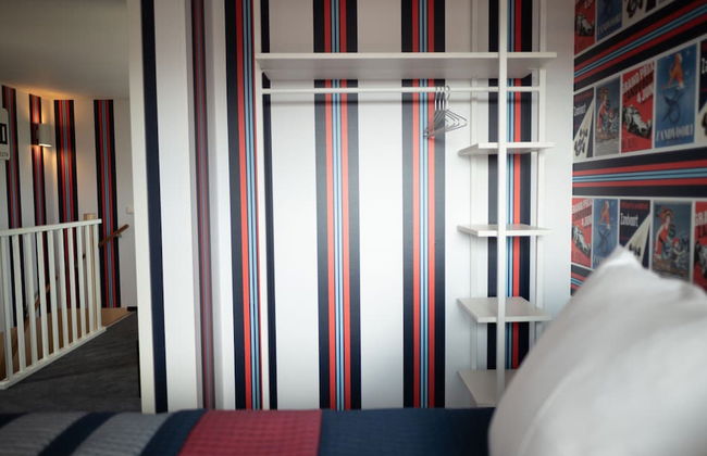 Modern, Trendy F1 Theme Lodge, Near the Sea - Foto 5