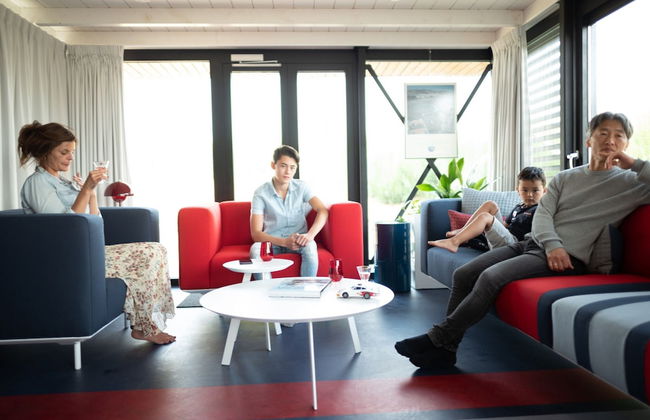 Modern, Trendy F1 Theme Lodge, Near the Sea - Foto 16
