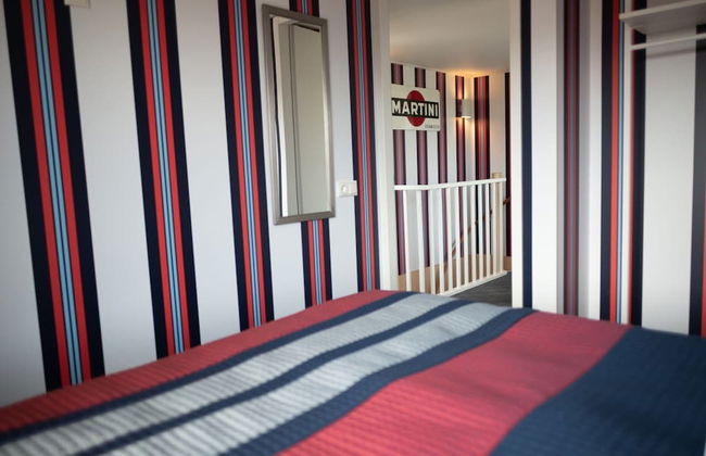 Modern, Trendy F1 Theme Lodge, Near the Sea - Foto 3