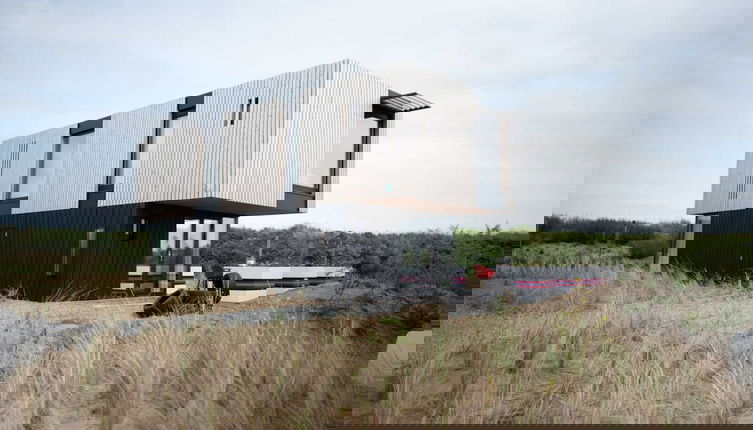 Foto 1 - Modern, Trendy F1 Theme Lodge, Near the Sea