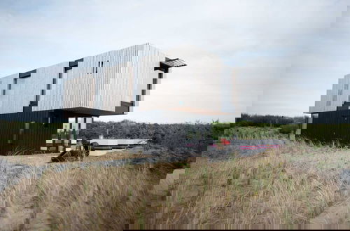 Foto 1 - Modern, Trendy F1 Theme Lodge, Near the Sea
