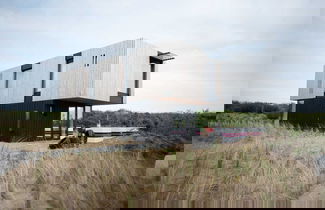 Foto 1 - Modern, Trendy F1 Theme Lodge, Near the Sea