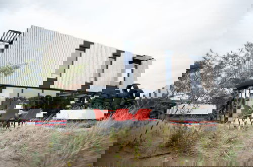 Foto 36 - Modern, Trendy F1 Theme Lodge, Near the Sea