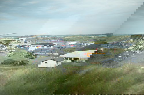 Foto 39 - Modern, Trendy F1 Theme Lodge, Near the Sea