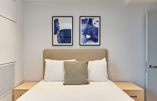 Fabulous Two-bedroom Apartment in Poplar - Photo 11