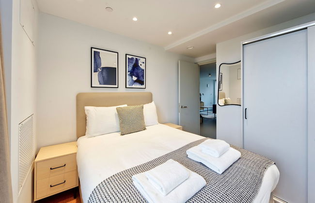 Fabulous Two-bedroom Apartment in Poplar - Photo 4