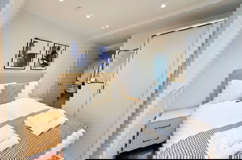 Foto 4 - Fabulous Two-bedroom Apartment in Poplar