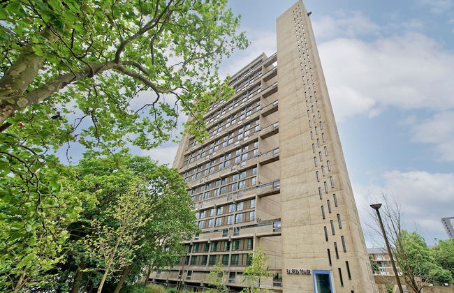 Fabulous Two-bedroom Apartment in Poplar - Photo 45