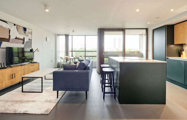 Fabulous Two-bedroom Apartment in Poplar - Photo 12