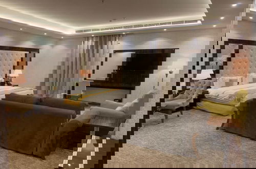 Photo 2 - The Glorious Hotel