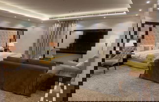 Photo 2 - The Glorious Hotel