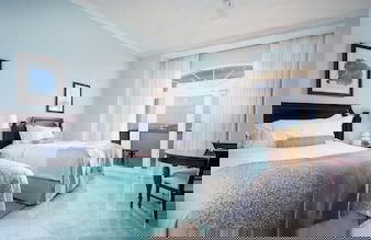 Ritz Carlton - Photo 3