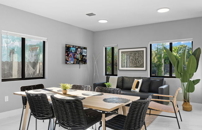 Spacious 4-BR House for Your Comfort - Foto 14