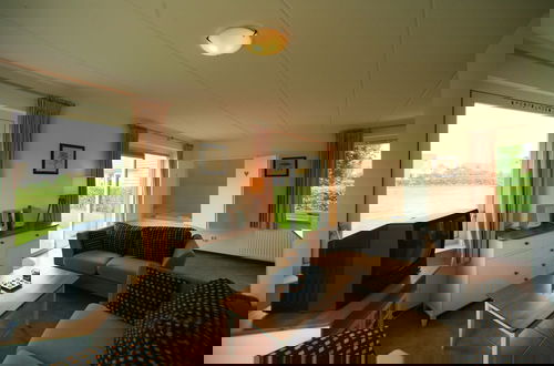 Photo 10 - Spacious Villa With Parking